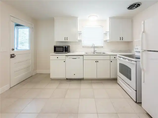 Listing Photo 7