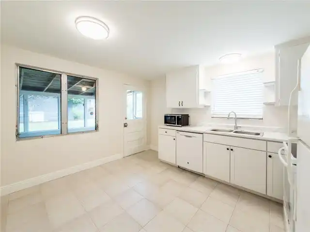 Listing Photo 8