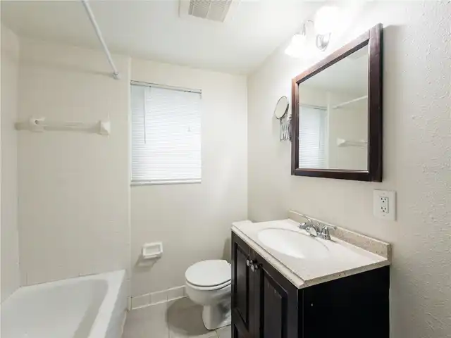 Listing Photo 12