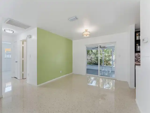 Listing Photo 12