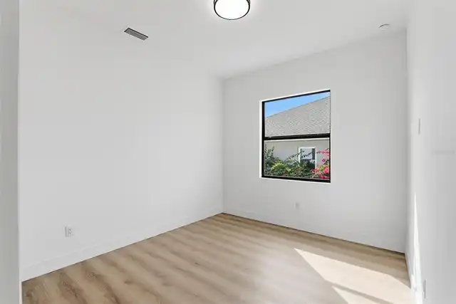 Listing Photo 28