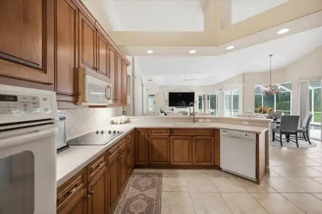Listing Photo 12