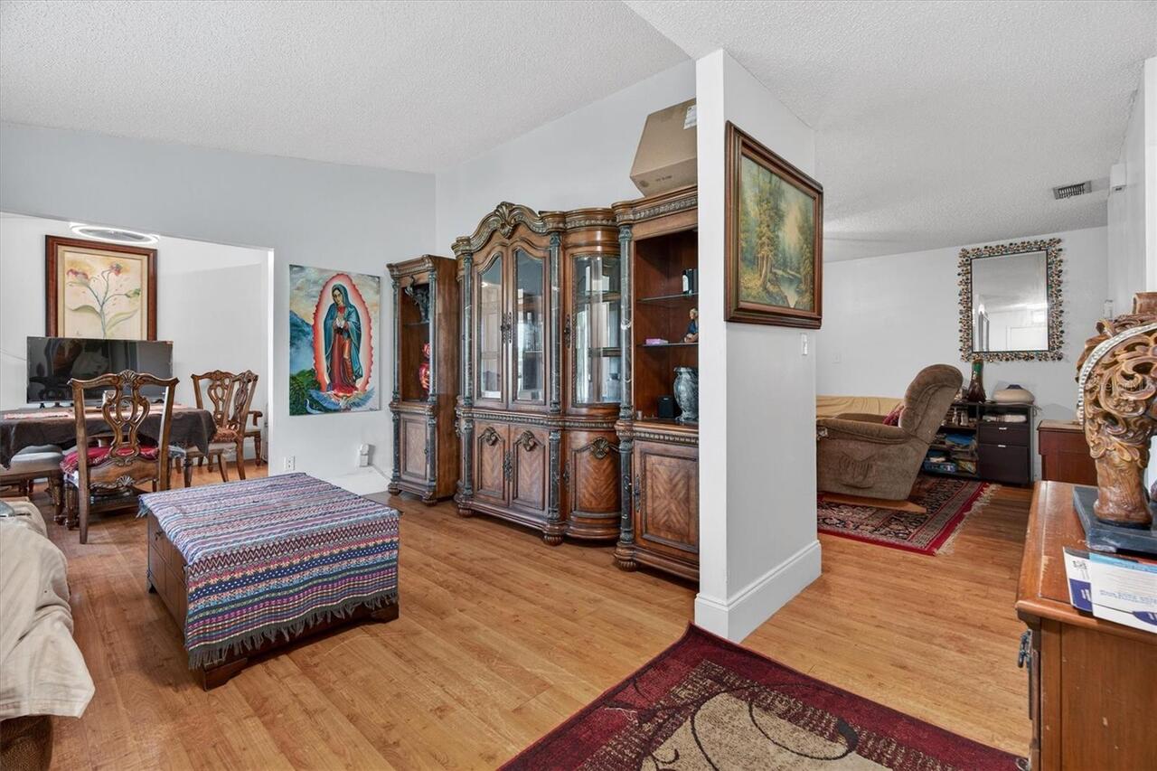 Listing Photo 6