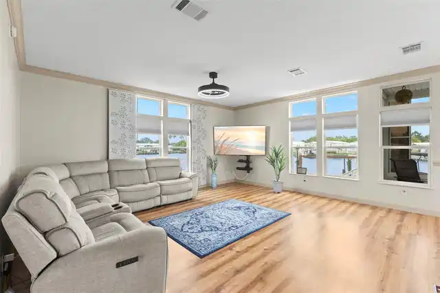 Listing Photo 10