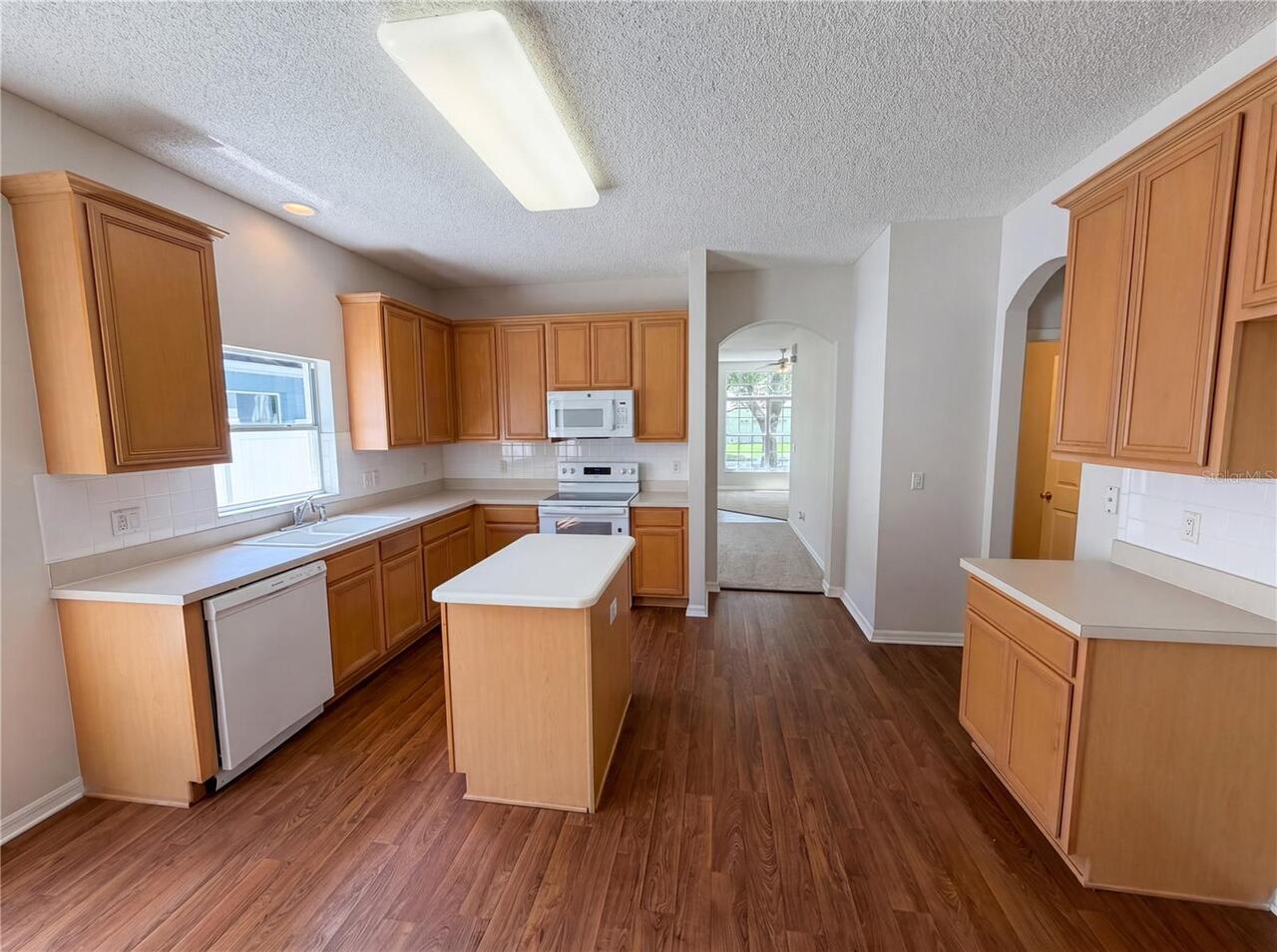 Listing Photo 8
