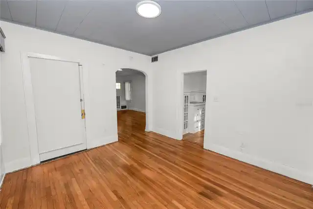 Listing Photo 8