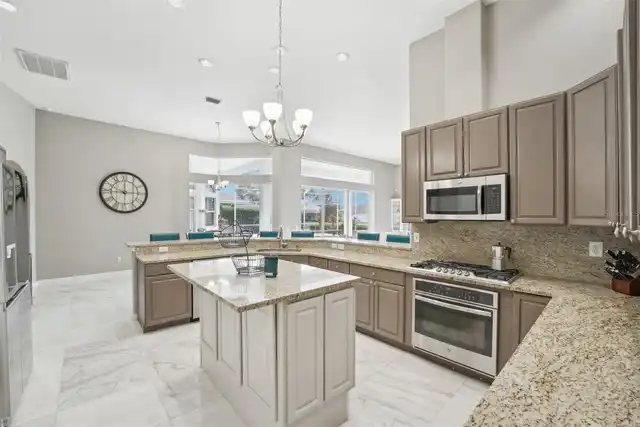 Listing Photo 18