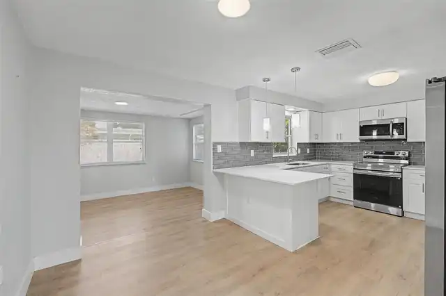 Listing Photo 10