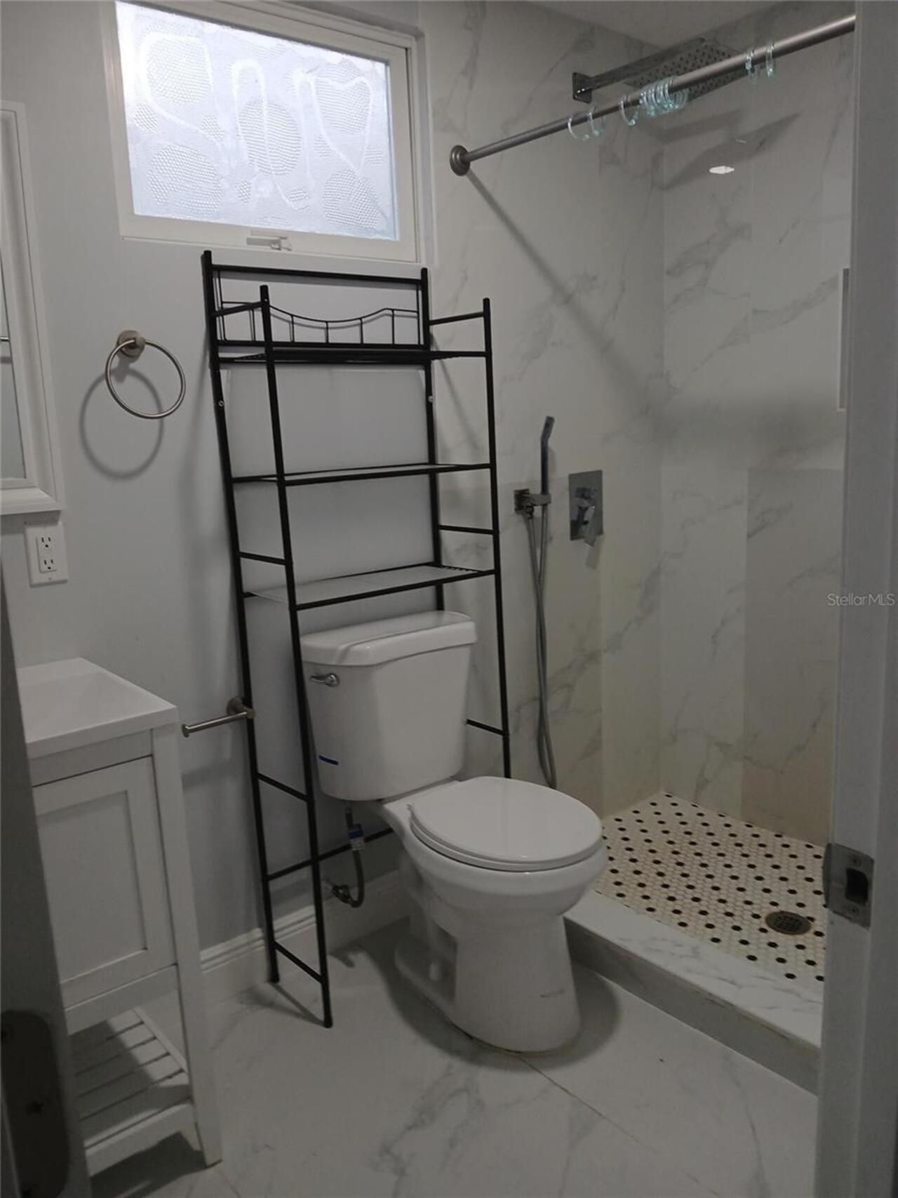 Listing Photo 9