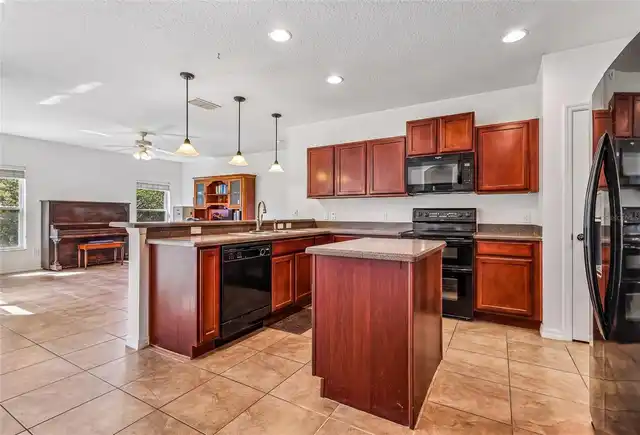 Listing Photo 10