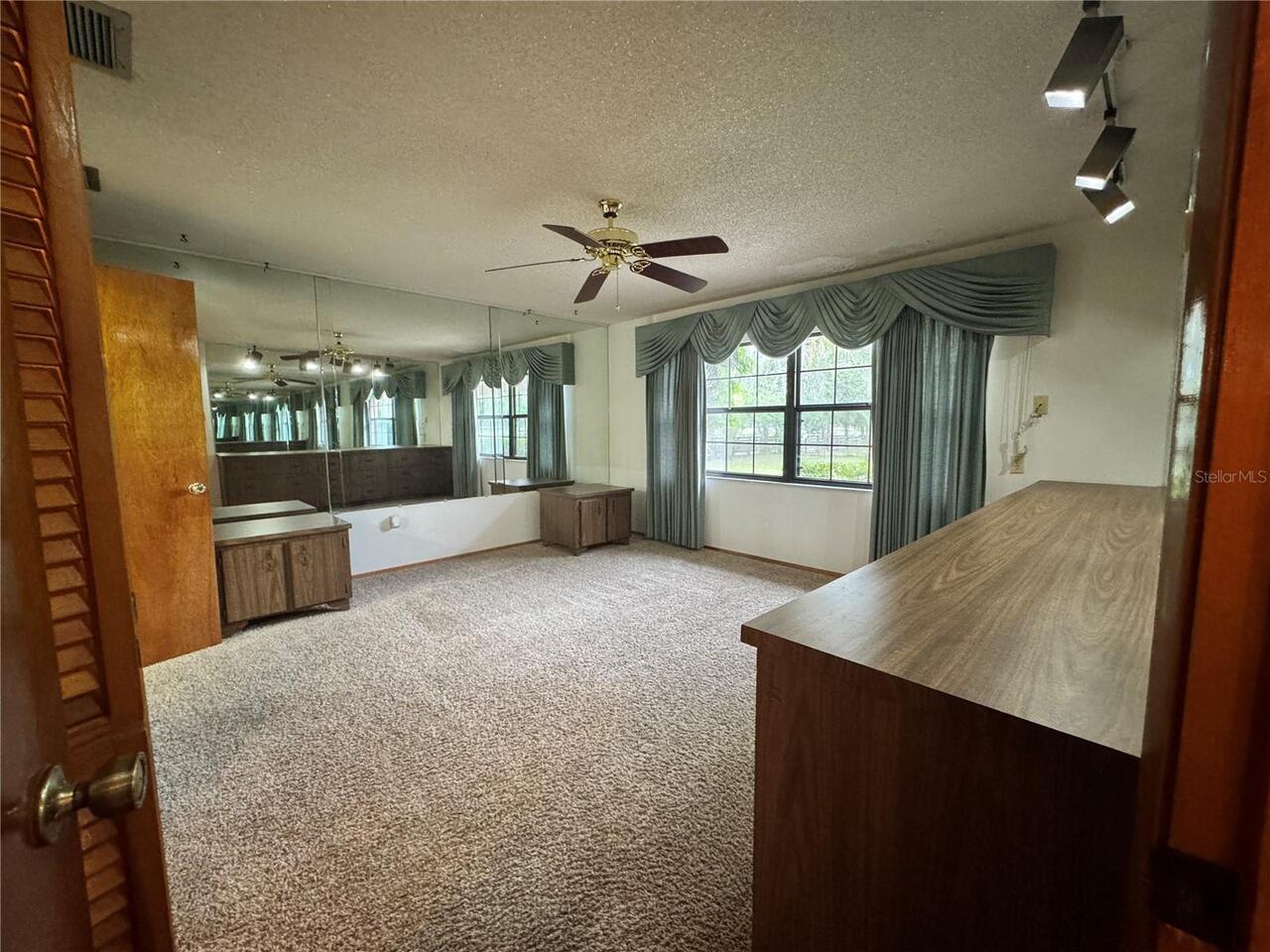 Listing Photo 12
