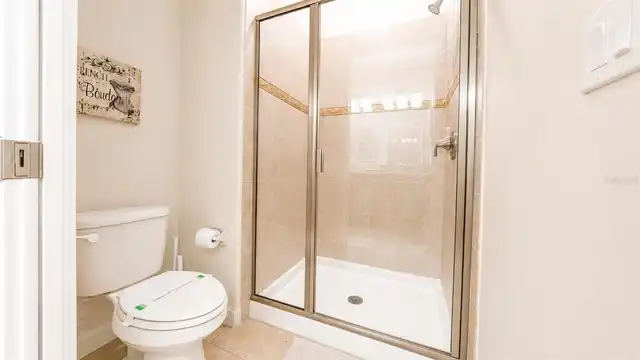 Listing Photo 12
