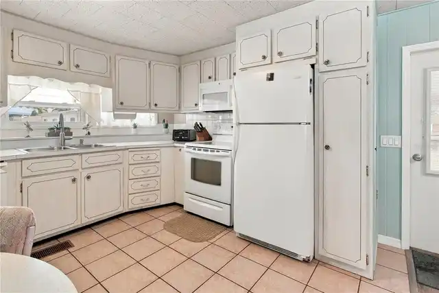 Listing Photo 10