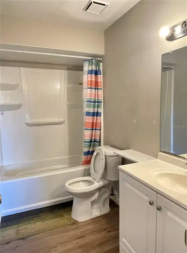 Listing Photo 10