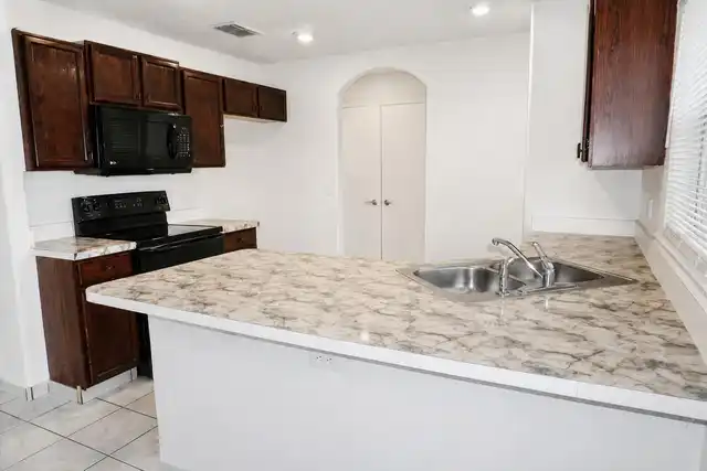 Listing Photo 9