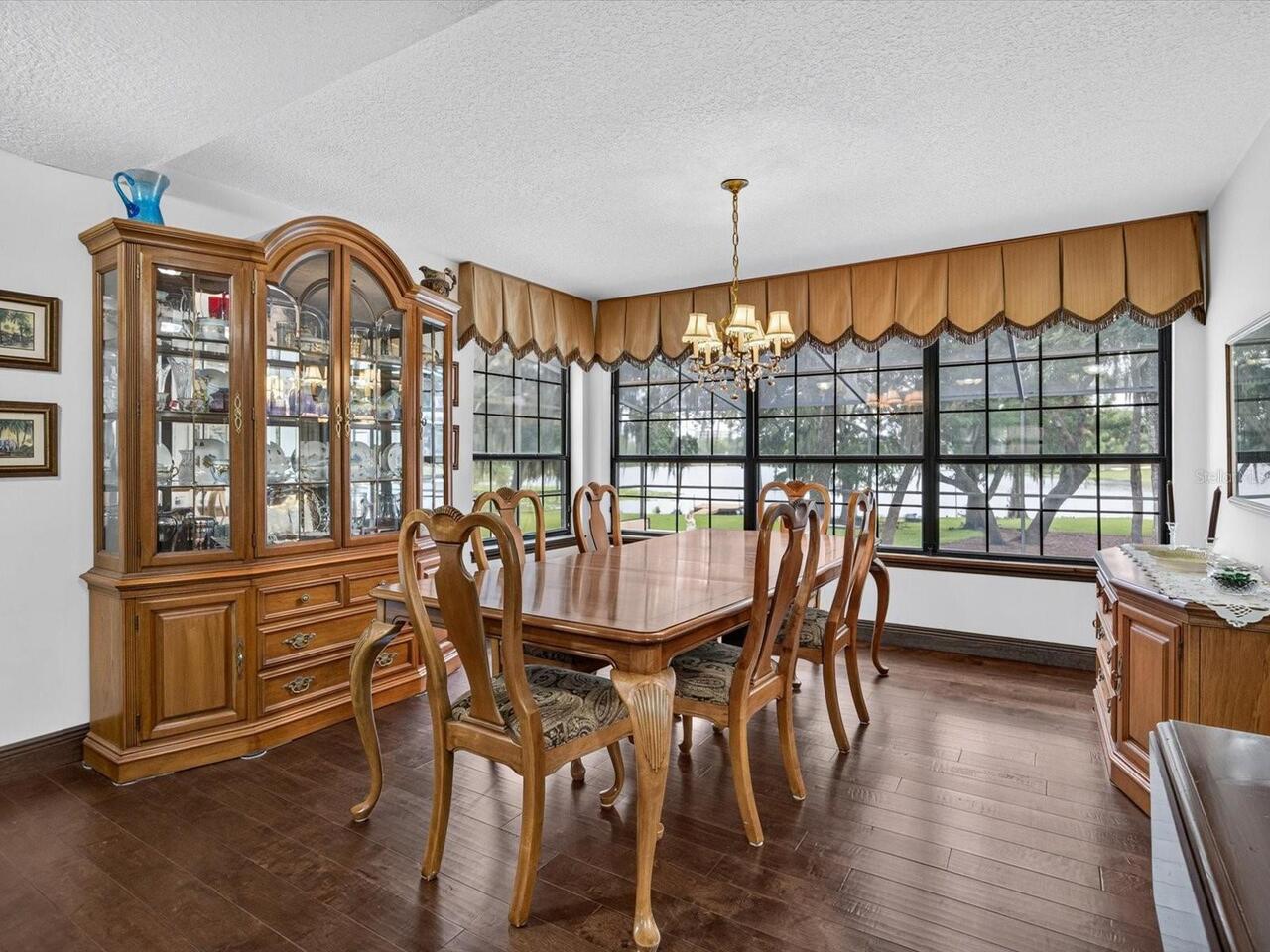 Listing Photo 12