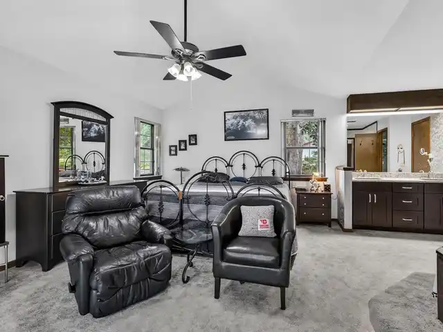 Listing Photo 15