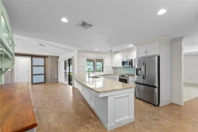Listing Photo 12