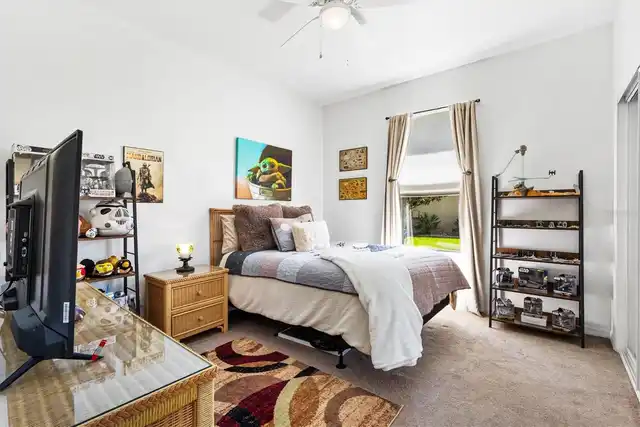 Listing Photo 12