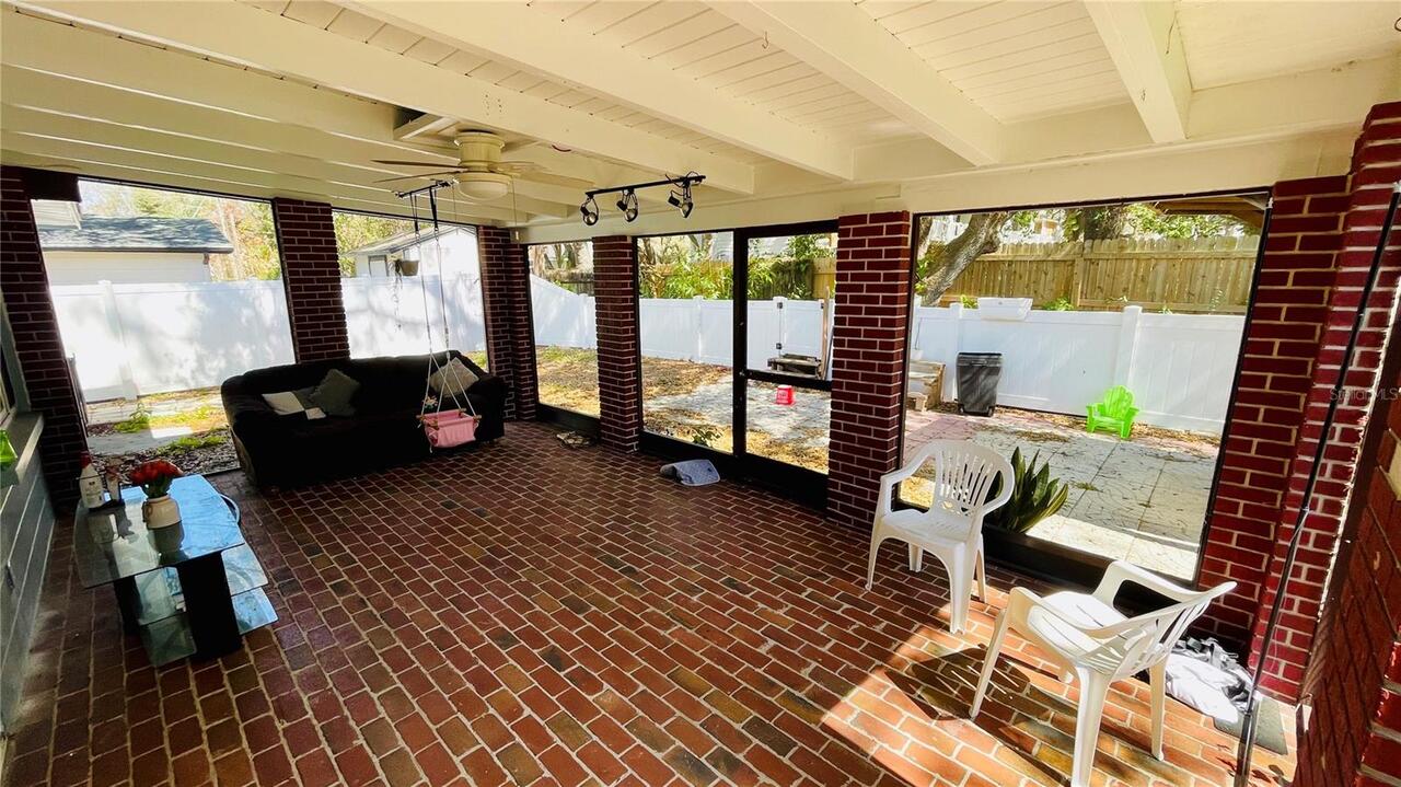 Listing Photo 11