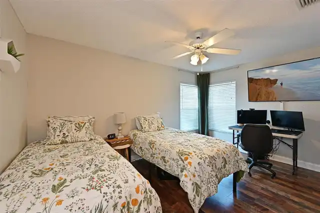 Listing Photo 15