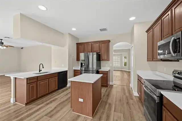 Listing Photo 10