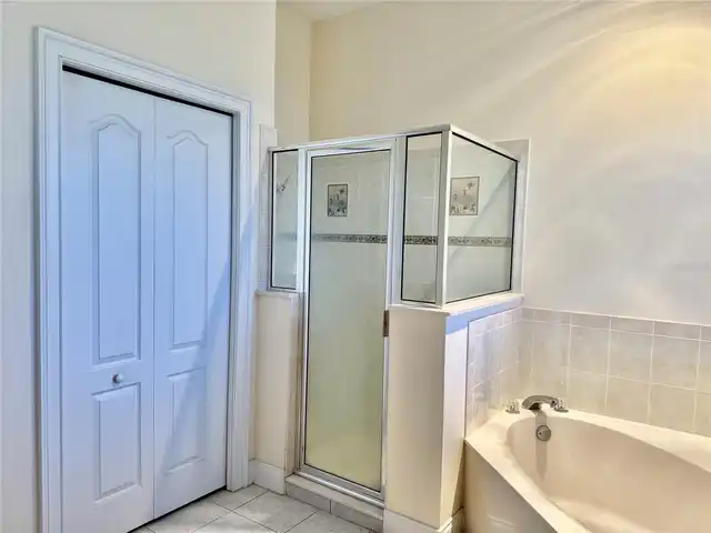 Listing Photo 12