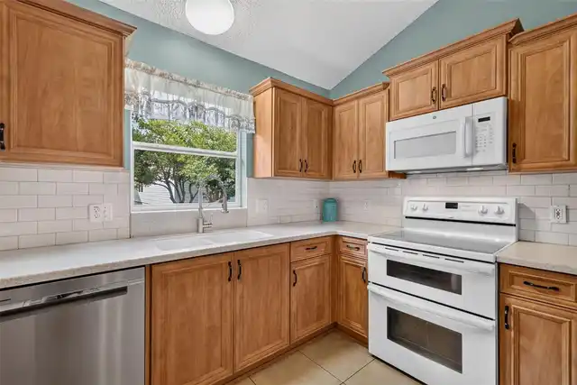 Listing Photo 7
