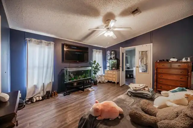 Listing Photo 9
