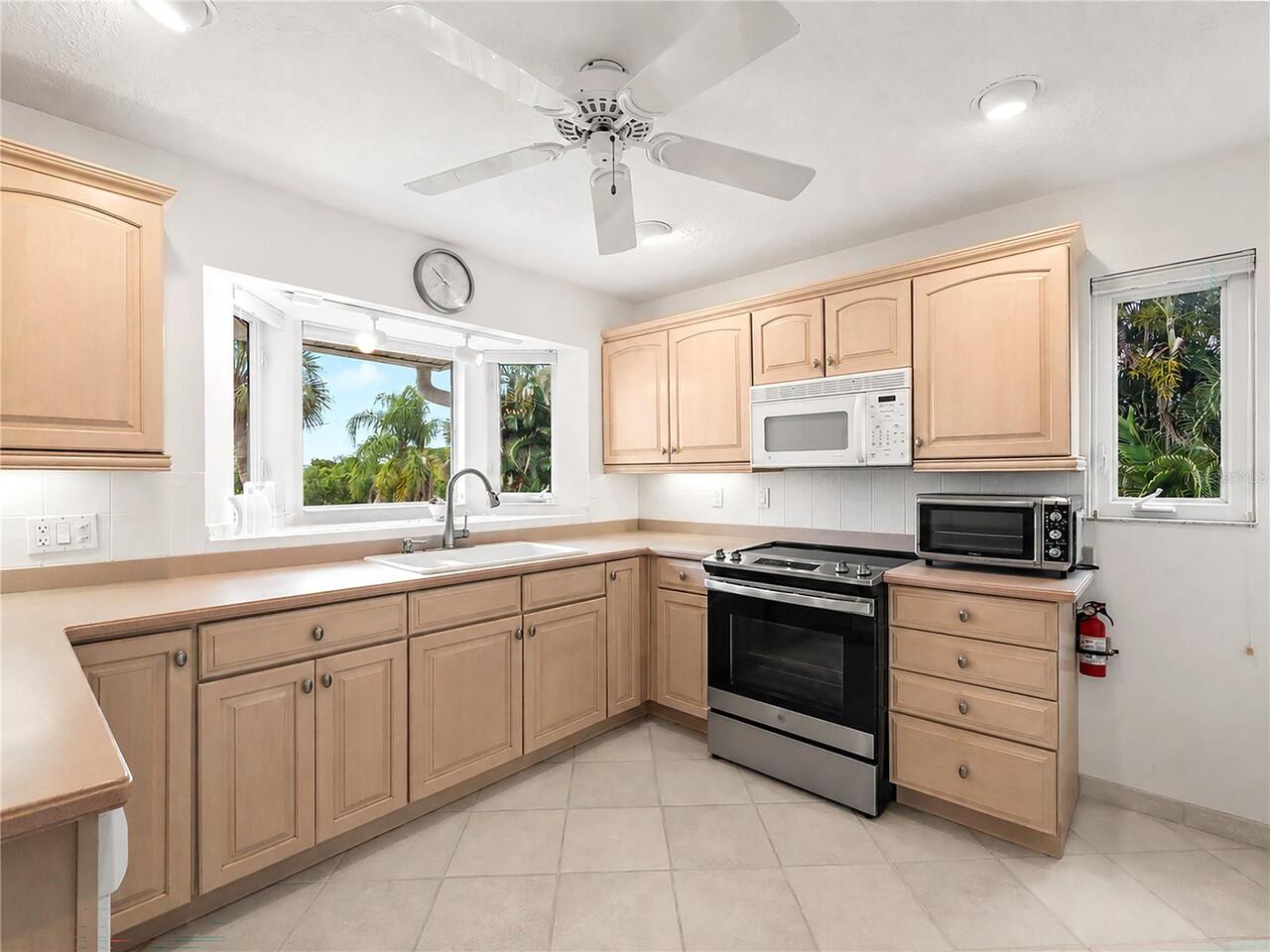 Listing Photo 11
