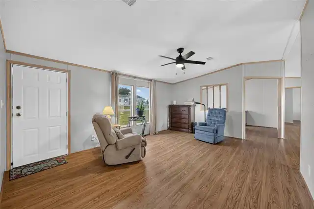 Listing Photo 6