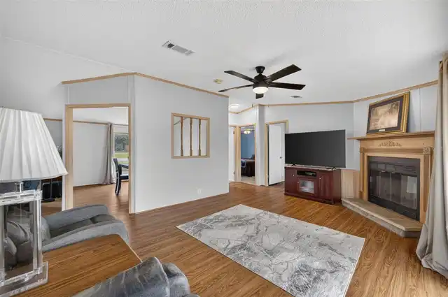Listing Photo 10