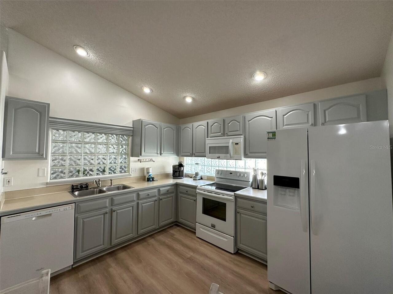 Listing Photo 9