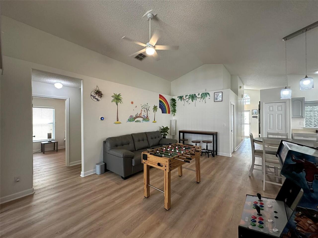 Listing Photo 12