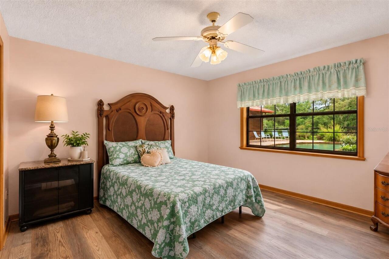 Listing Photo 12