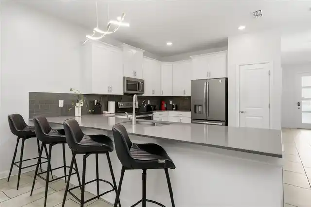 Listing Photo 11
