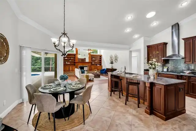 Listing Photo 11