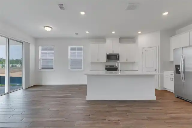 Listing Photo 10