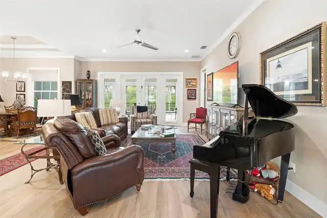 Listing Photo 10