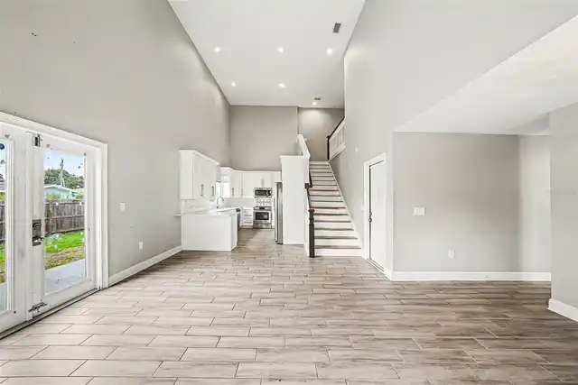 Listing Photo 11