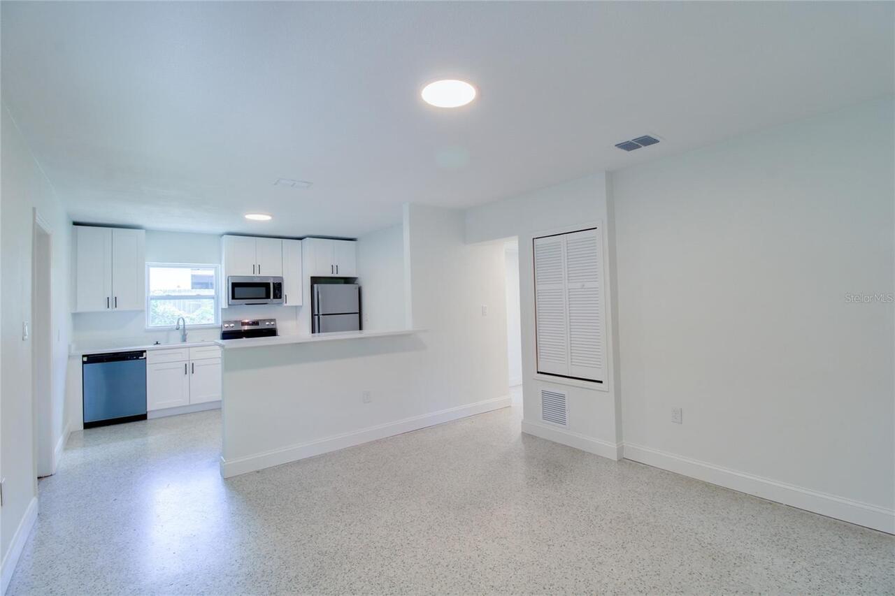 Listing Photo 14