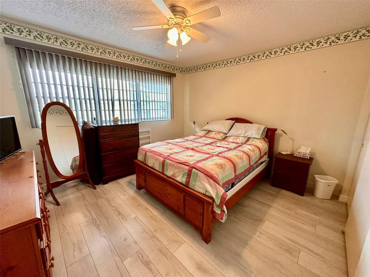Listing Photo 14
