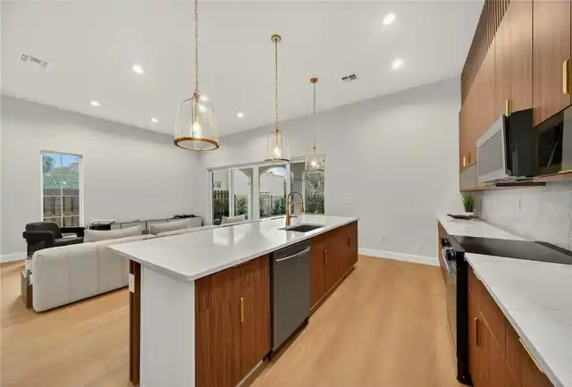 Listing Photo 17