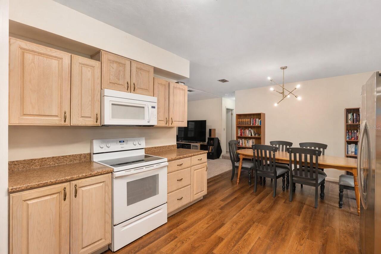 Listing Photo 11