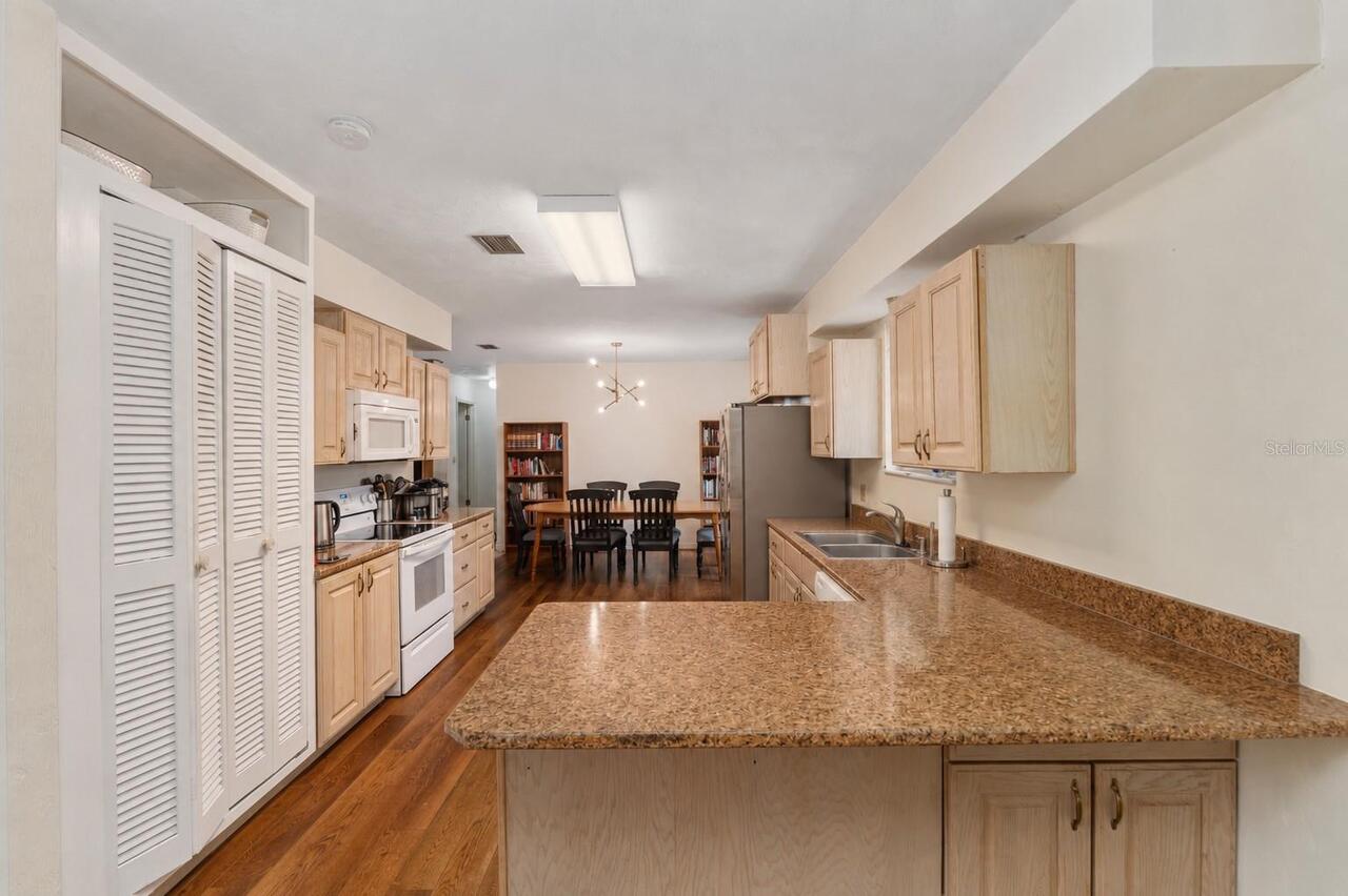 Listing Photo 8