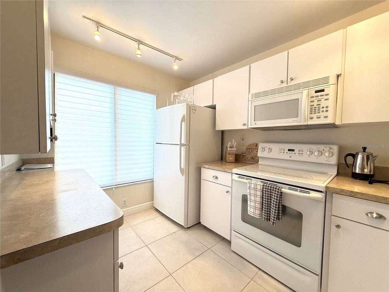Listing Photo 12