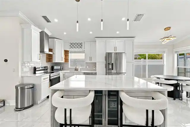 Listing Photo 11