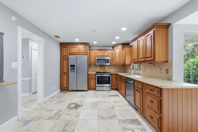 Listing Photo 18