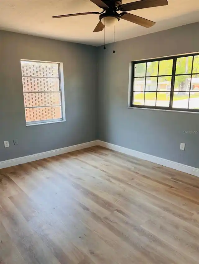 Listing Photo 8