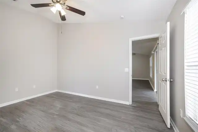 Listing Photo 12